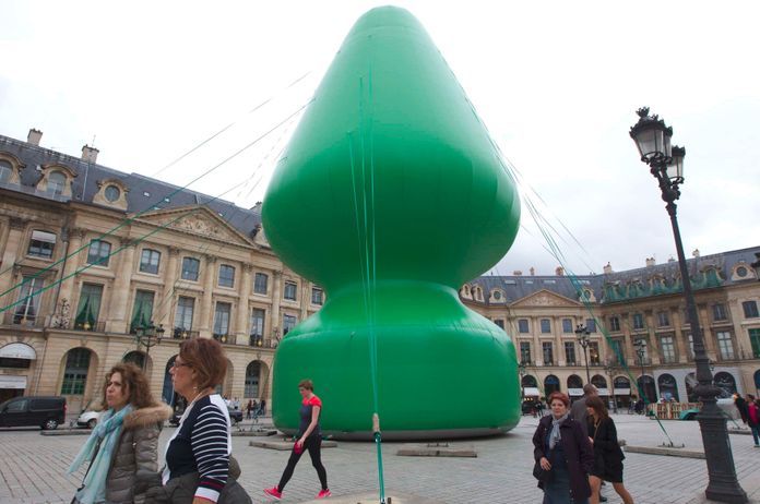 Plus anal géant à Paris
