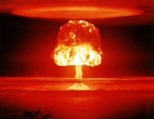 Top-10-plus-grandes-explosions-nucléaires-histoire-castle-romeo-1954