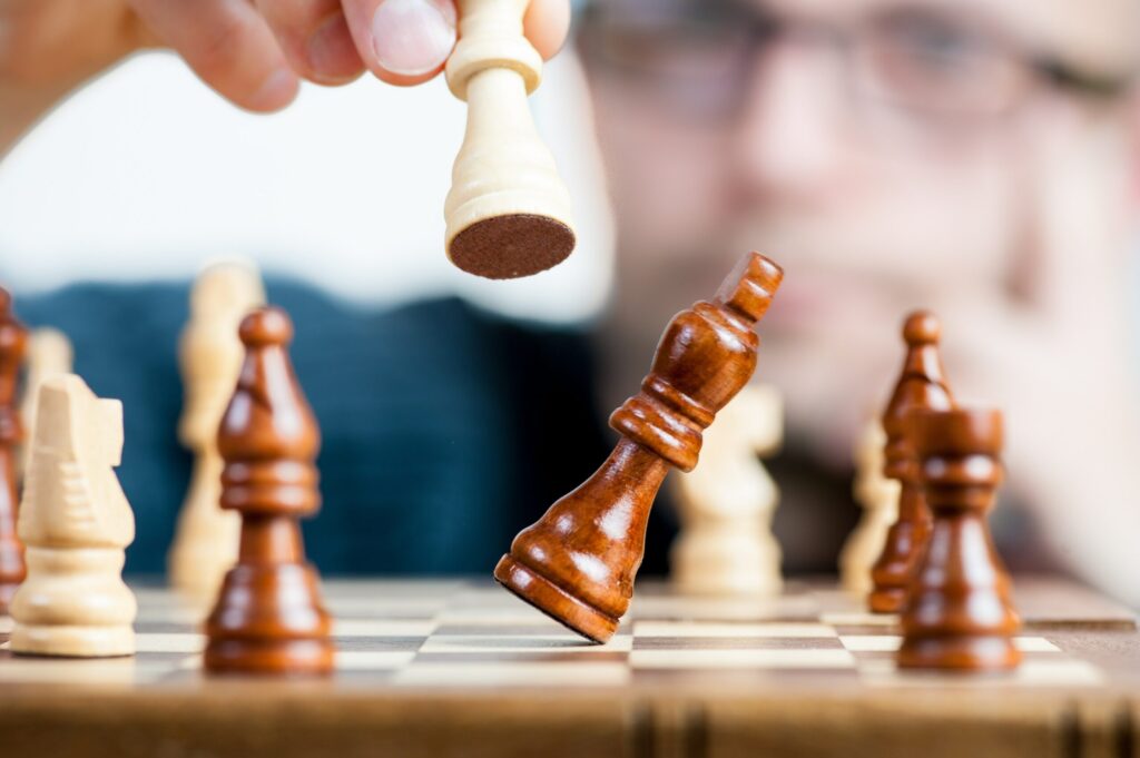 Macron, n’est qu’un pion dans ce jeu d’échecs mondialiste