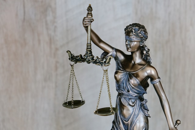 Droit-Justice-Moyens légaux