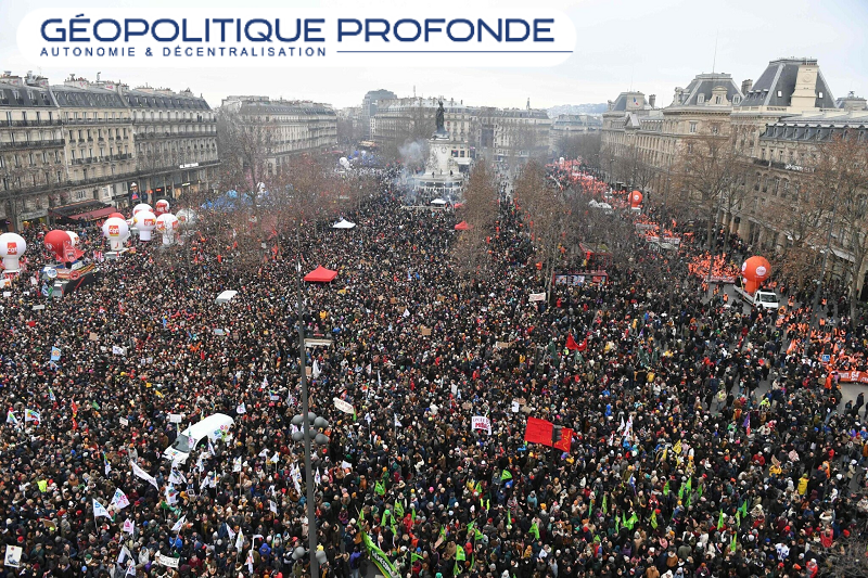Le programme de réforme des retraites et des pensions du président Macron a déclenché les manifestations de masse, les grèves et les émeutes attendues dans les rues de France.