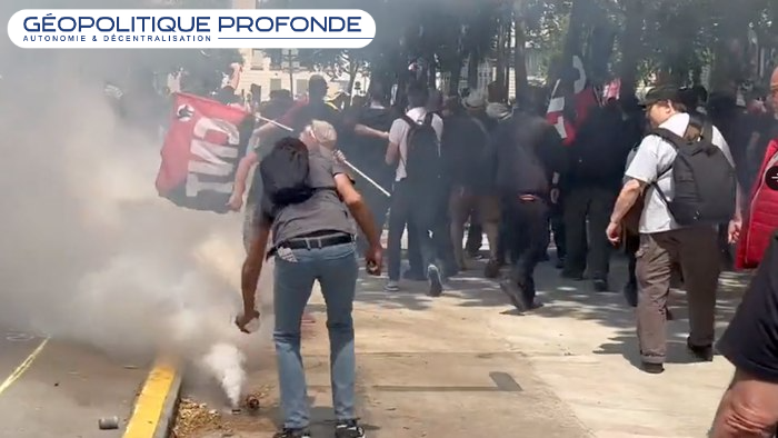 Dernière ligne droite ? Un demi-million de manifestants français descendent dans la rue contre la réforme des retraites