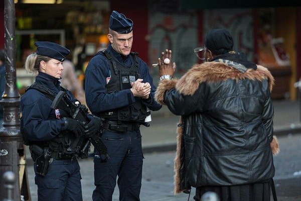 Loi de  surveillance numérique- Police- Objets connectés- Espionnage des citoyens