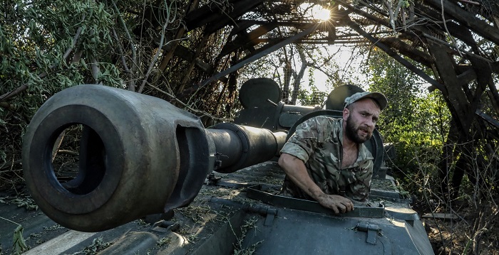 Un soldat ukrainien dans un lieu tenu secret dans la région de Donetsk. OLEG PETRASYUK/ZUMA PRESS
