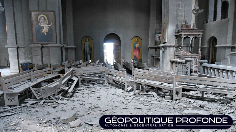Cathédrale endommagée de Ghazanchetsots (Saint-Sauveur) à Shusha, près de Stepanakert, la capitale du Haut-Karabakh, le 8-10-20