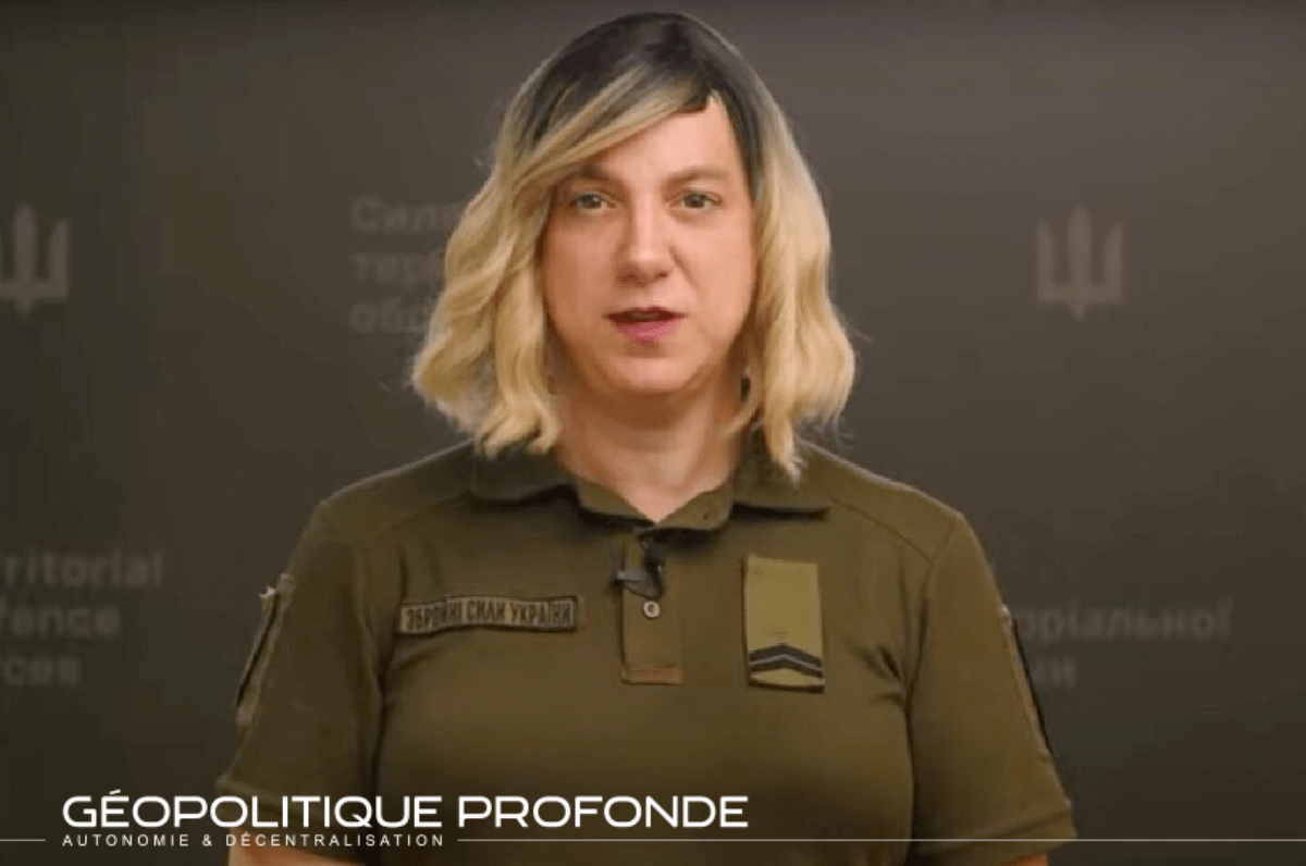 L'armée ukrainienne a annoncé avoir suspendu la porte-parole transgenre Sarah Ashton-Cirillo pour avoir fait des déclarations non approuvées.