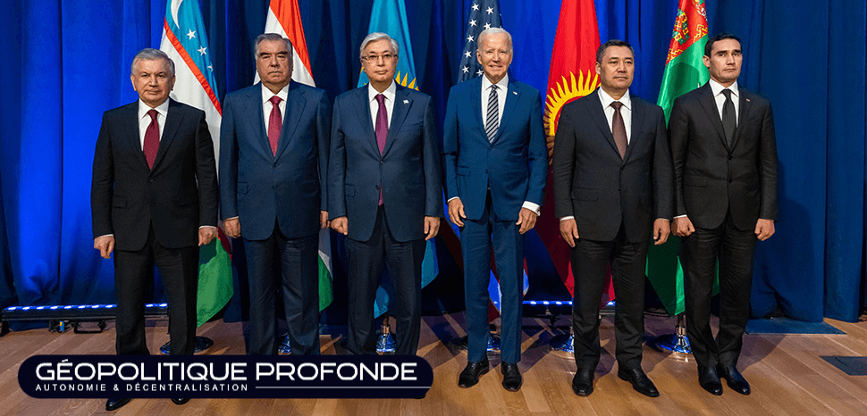 Joe Biden entouré des dirigeants des républiques d'Asie centrale lors de la 78e session de l'Assemblée générale des Nations Unies.