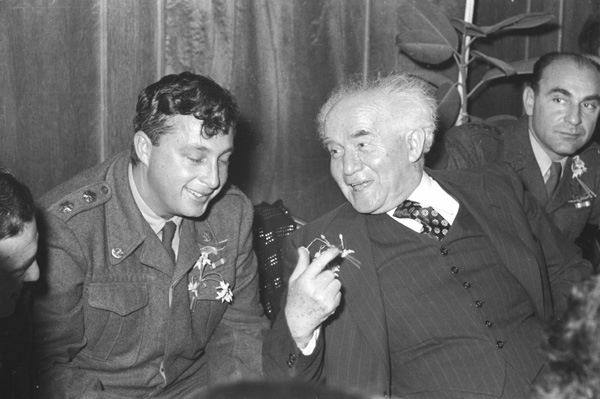 David Ben Gourion et Ariel Sharon en 1956.