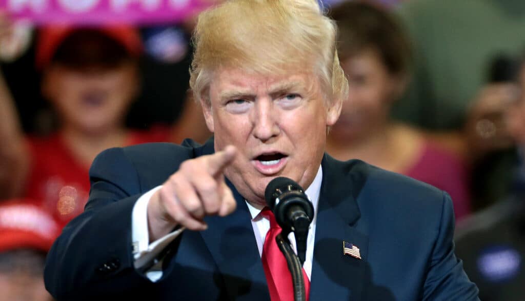 La guerre commerciale entre la Chine et les États-Unis marque un tournant critique, avec des décisions tarifaires aux conséquences globales.