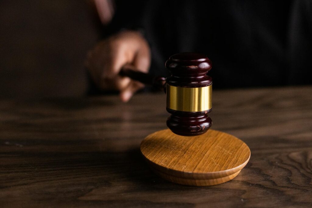 L'affaire Fillon 2025 connaît un nouvel épisode judiciaire : retour sur une saga politique et juridique qui secoue la droite depuis 8 ans.