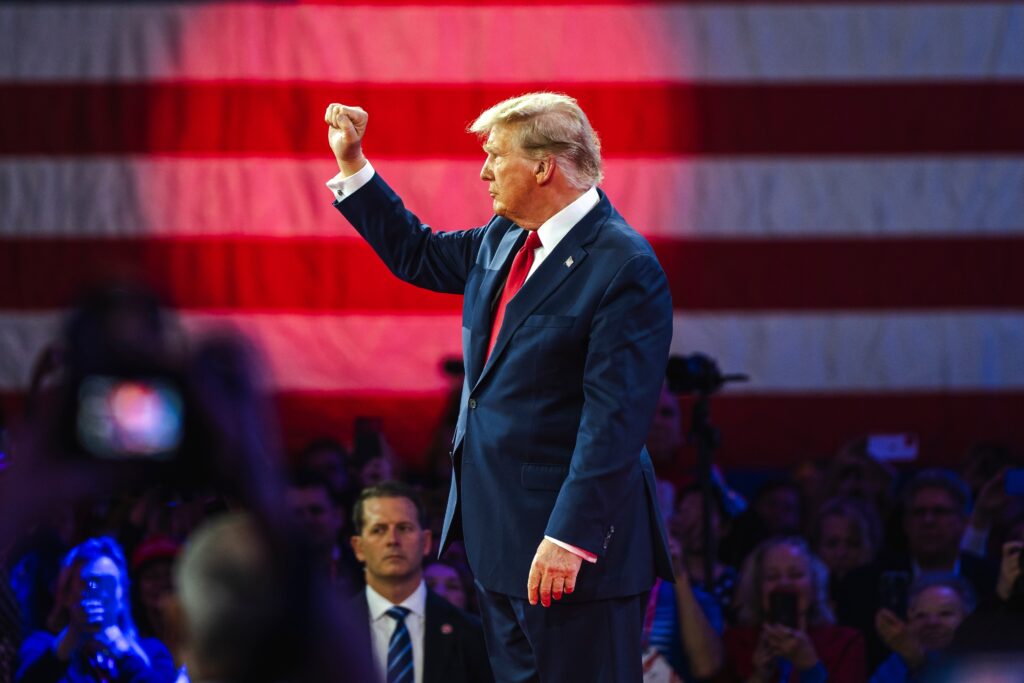 Trump utilise l'article 232 pour imposer ses choix économiques sans passer par le Congrès. Une stratégie de souveraineté assumée.