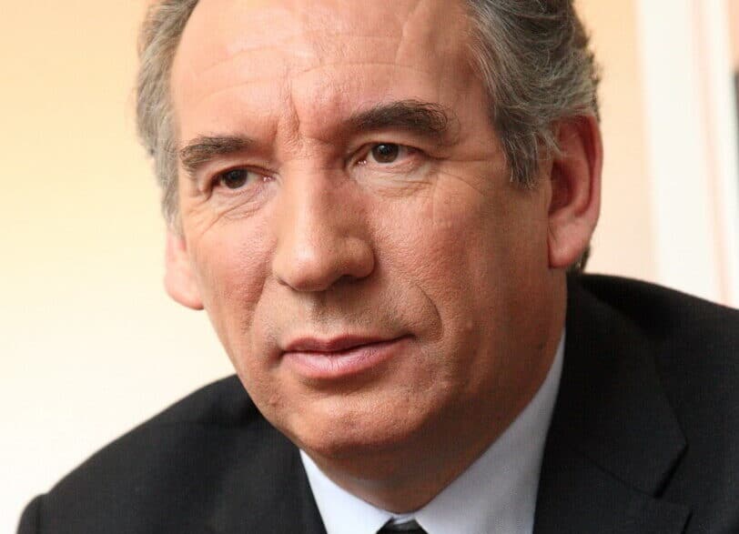 Bayrou et Barnier s'opposent sur le plan d’économies 2026 : entre austérité annoncée et critiques acerbes, le débat fait rage au sommet de l'État.