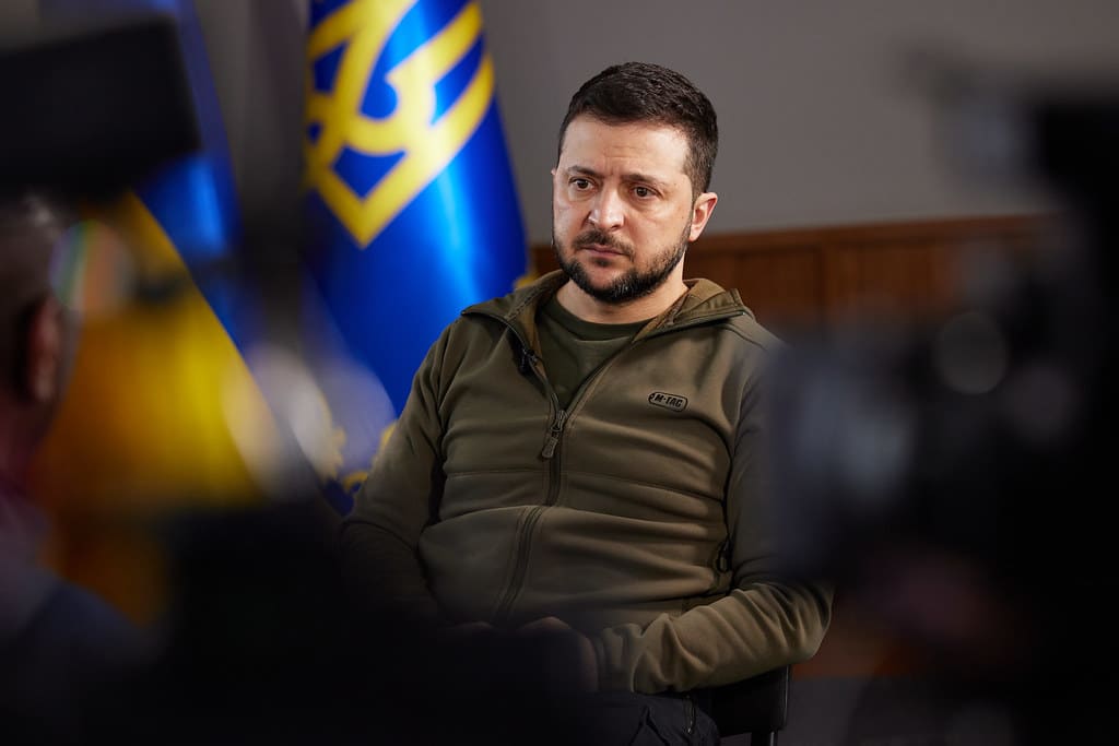 Zelensky persiste à parler de victoire, mais la Russie reprend du terrain pendant que l’Occident finance en silence une guerre qui échappe à tout contrôle.