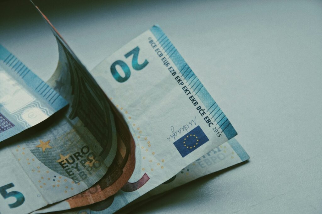 Face à l'annonce d'une nouvelle taxe locale en 2025, de nombreux Français redoutent une augmentation supplémentaire de leur charge fiscale sous un nouveau prétexte.

