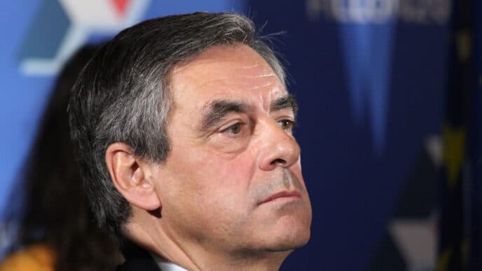 L'affaire Fillon 2025 connaît un nouvel épisode judiciaire : retour sur une saga politique et juridique qui secoue la droite depuis 8 ans.