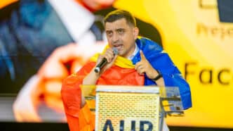 L'élection présidentielle en Roumanie 2025 s'annonce tendue entre nationalisme, ingérences et réseaux sociaux. Analyse des enjeux clés du scrutin.