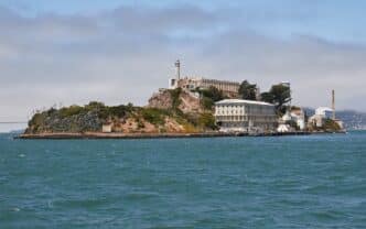 Donald Trump annonce la réouverture de la prison d'Alcatraz pour y enfermer les criminels les plus dangereux. Un symbole fort de sa politique sécuritaire.