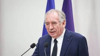François Bayrou propose un référendum sur les finances publiques : une initiative choc qui divise et agite la scène politique française.