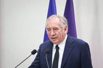 François Bayrou propose un référendum sur les finances publiques : une initiative choc qui divise et agite la scène politique française.