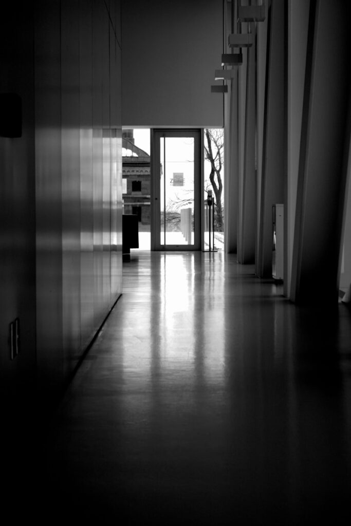 couloir d'hôpital vide