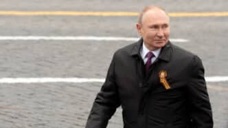Découvrez comment la Russie prépare les célébrations du 9 mai 2025, une date clé marquant les 80 ans de la victoire soviétique sur le nazisme.