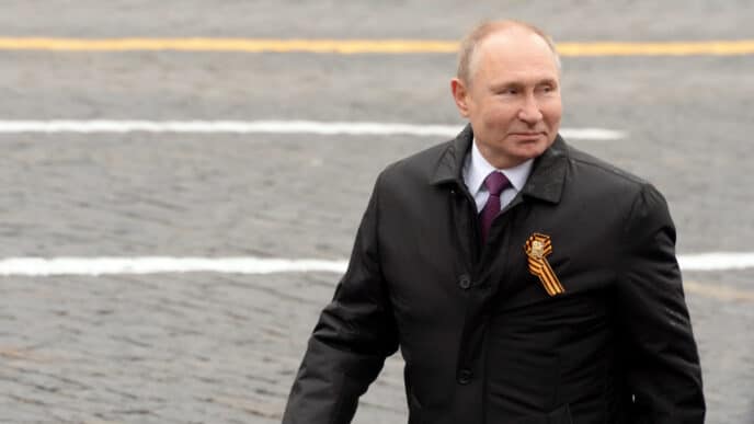 Découvrez comment la Russie prépare les célébrations du 9 mai 2025, une date clé marquant les 80 ans de la victoire soviétique sur le nazisme.