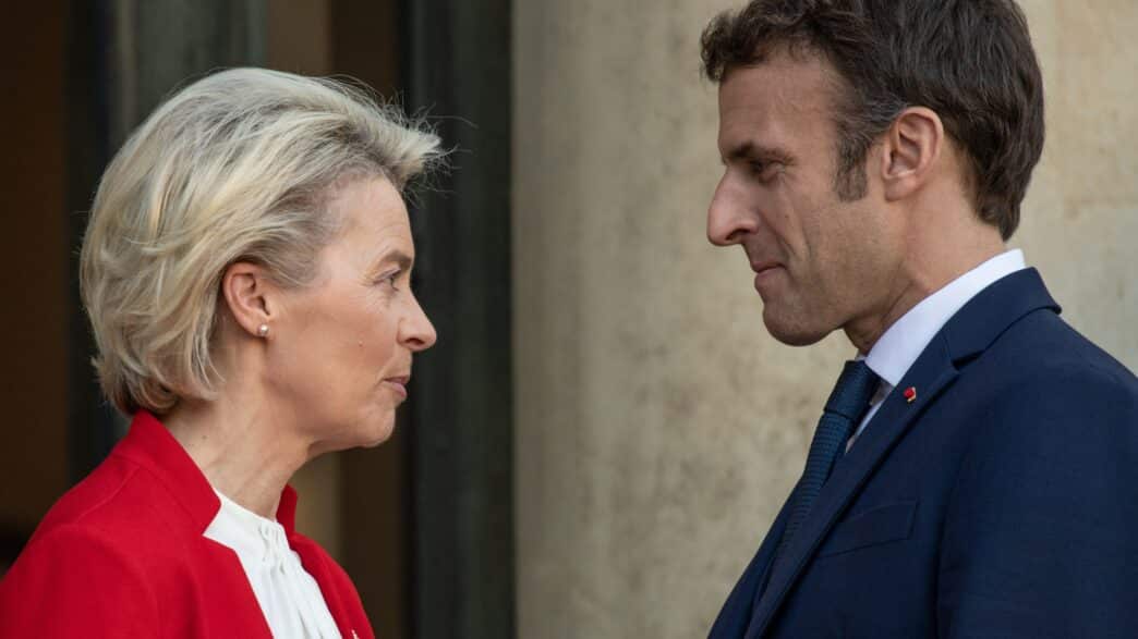 Emmanuel Macron annonce un Conseil de défense franco-allemand : une initiative militaire conjointe qui soulève des questions sur la souveraineté française.
