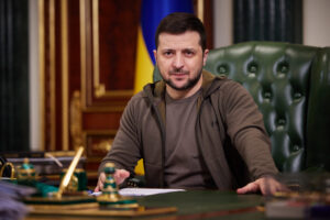 Volodymyr Zelensky a annoncé lundi le lancement d’une nouvelle opération d’échange de prisonniers avec la Russie