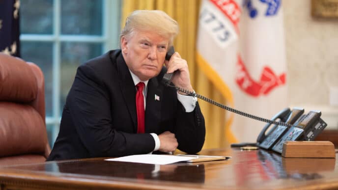 Donald Trump a avoué auprès de Fox News avoir été prévenu à l'avance des frappes israéliennes sur l'Iran