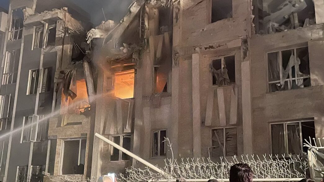 Israël bombarde Téhéran