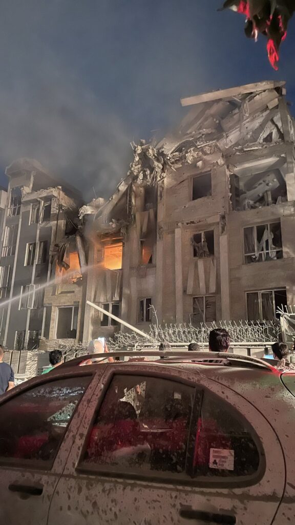 Israël bombarde Téhéran