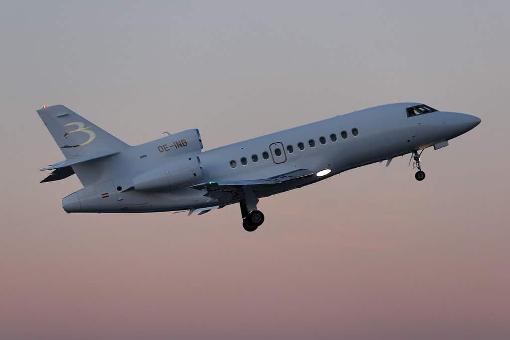 Falcon 900