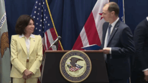 Les États- Unis déposent une plainte pour confiscation civile contre 225 millions de dollars de fraude
