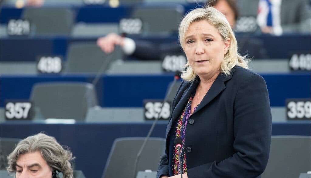 Marine Le Pen, critique , Trump, Droit de douanes