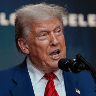 Trump prévient qu'« il y aura des conséquences très sévères » pour la Russie si Poutine n'accepte pas de mettre fin à la guerre en Ukraine après la réunion de vendredi.