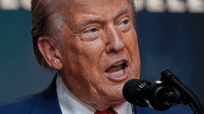 Trump prévient qu'« il y aura des conséquences très sévères » pour la Russie si Poutine n'accepte pas de mettre fin à la guerre en Ukraine après la réunion de vendredi.