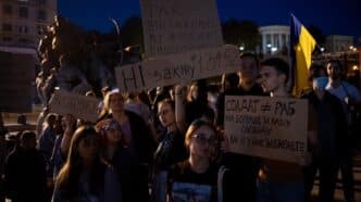 Rassemblement sur la place de l'Indépendance à Kiev pour s'opposer à l'augmentation des sanctions pour le personnel militaire en cas d'insubordination