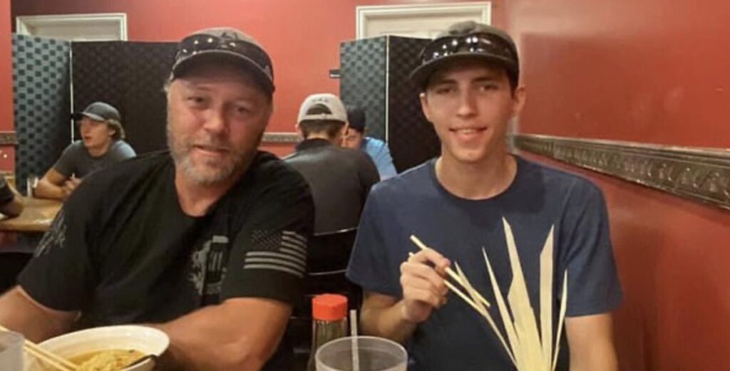 Tyler Robinson et son père