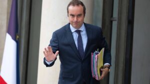 Sébastien Lecornu annonce sa candidature aux municipales de Vernon lors d'un déplacement en Eure-et-Loir