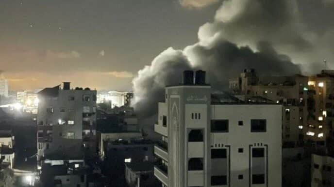 Nouveaux bombardements à Gaza, Israël et le Hamas s'accusent de violations de la trêve