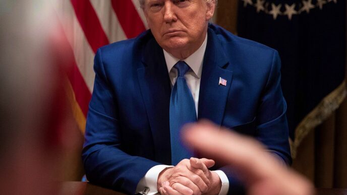 Donald Trump dénonce sur Truth Social la collaboration démocrate avec Epstein et les nouveaux documents publiés