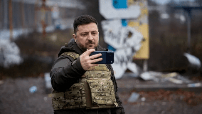 L’Ukraine et les États-Unis reprennent les pourparlers à Berlin alors que Zelensky renonce à la candidature à l’OTAN