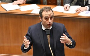 Face aux tracteurs de la FNSEA à Paris, Lecornu annonce une "loi d'urgence agricole"