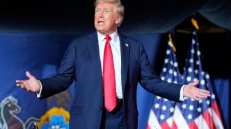 À Davos, Donald Trump tacle Emmanuel Macron sur ses lunettes et l'immigration massive en Europe