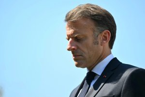 «Caniche», «larbin» : indignation en France après la réaction de Macron à l’opération militaire américaine au Venezuela