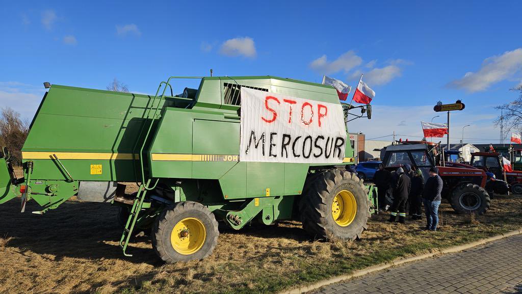 Emmanuel Macron promet d'aller jusqu'au bout de son mandat jusqu'en mai 2027 malgré la dissolution ratée
