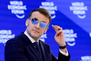 À Davos, Macron dénonce la loi du plus fort et cible les invectives de Trump sur Truth Social