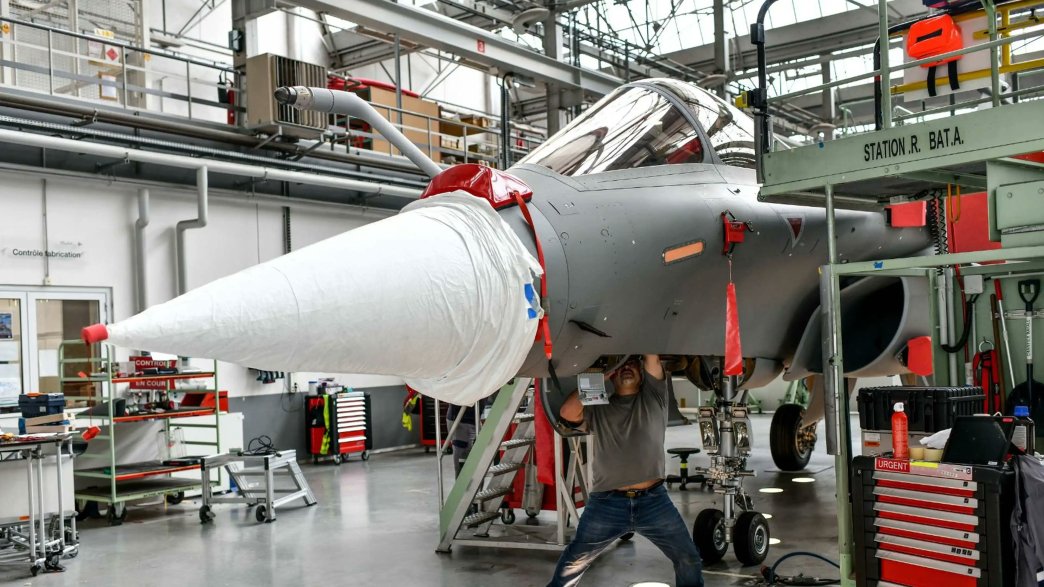 La vente de l’équipementier français LMB Aerospace aux États-Unis fait hurler Mélenchon et Bardella