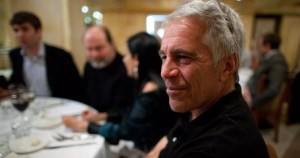 «Somptueux dîners», «conférences pour les riches et les puissants» : la Silicon Valley à son tour éclaboussée par l’affaire Epstein