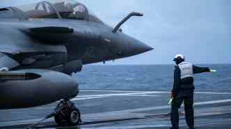 Bretagne : 600 parachutistes britanniques et français s'entraînent pour un déploiement en Ukraine